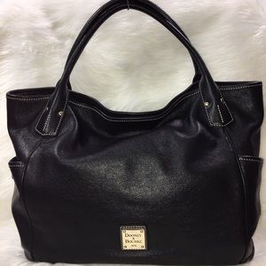 🌺 SOLD 🌺 Dooney & Bourke Kristen Black Tote 👜